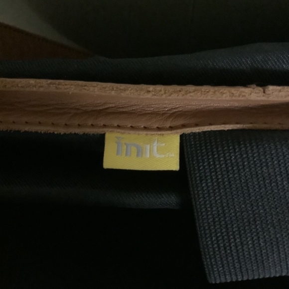 Large Leather Camel colored Laptop messenger bag. - Picture 7 of 7